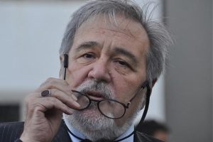 İlber Ortaylı'dan y&ouml;netmen Altıoklar'a tepki: Avcılar'ın yerini bilmiyor!