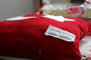 Bursa'da "&ouml;zel" &ouml;ğrencilerden g&uuml;venlik g&uuml;&ccedil;lerine "&ouml;zel" hediyeler