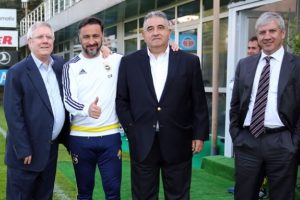 Fenerbah&ccedil;e'de herkesin g&ouml;z&uuml; kulağı Aziz Yıldırım'da