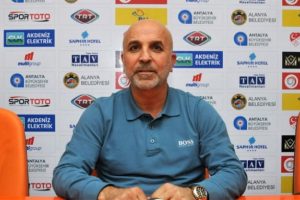 Alanyaspor b&uuml;y&uuml;k d&uuml;ş&uuml;n&uuml;yor!