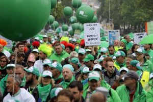 Bel&ccedil;ika'da da halk sokaklara indi