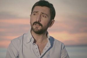 &Uuml;nl&uuml; şarkıcı Ferman Toprak: 'Kan davası y&uuml;z&uuml;nden kekeme oldum'
