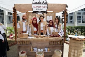 Bursa'da marka yaratıp sekt&ouml;re tanıtarak mezun oldular
