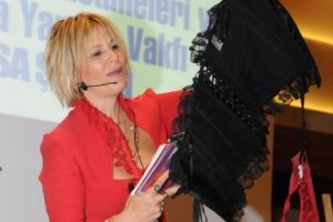 Ayşe Arman Bursa'da konuştu: Kadın cinayetleri soykırım gibi
