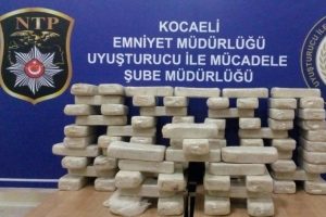 Otob&uuml;s deposunda 41 bu&ccedil;uk kilo eroin