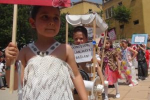 Bursa'da minikler podyumda g&ouml;z doldurdu