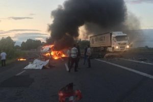 Iğdır'da TIR'la minib&uuml;s &ccedil;arpıştı: 1 &ouml;l&uuml;