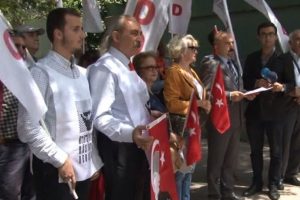 Alman B&uuml;y&uuml;kel&ccedil;iliği &ouml;n&uuml;nde 'Soykırım' protestosu
