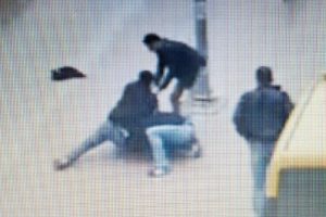 Hırsızlık ş&uuml;phelisi G&uuml;rc&uuml; g&uuml;reş&ccedil;i, polise zor anlar yaşattı