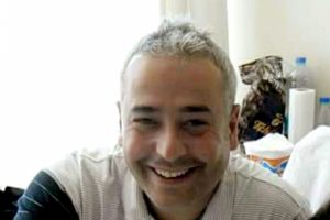 Şehit polisin baba evine ateş d&uuml;şt&uuml;