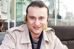 Onur Akay 'Sanat d&uuml;nyasının felaket tellalı '