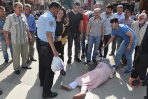 Bursa'da gen&ccedil; kız halk otob&uuml;s&uuml;n&uuml;n altında kaldı!