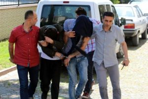 17 yaşındaki kıza cinsel istismar iddiasına 4 g&ouml;zaltı