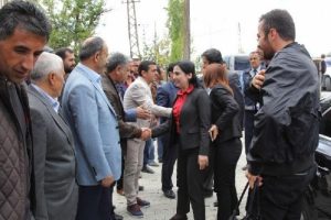 Y&uuml;ksekdağ, Başkale'de esnafı ziyaret etti