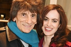 The Rolling Stones gitaristi Ronnie Wood baba oldu