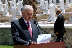 Başbakan Yıldırım Boğaz Şehitliğini ziyaret etti