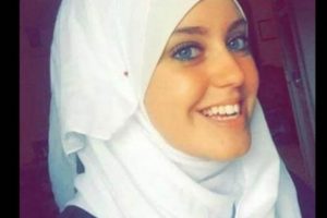 ABD'li M&uuml;sl&uuml;man kız Hamze'nin baş&ouml;rt&uuml;s&uuml; zaferi!