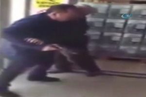 B&ouml;yle şaka adamı kalpten g&ouml;t&uuml;r&uuml;r