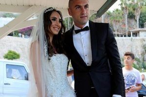 Burak Yılmaz'ın eşi İstem Yılmaz boşanma davası a&ccedil;tı! 4 aylık eşine şiddet uyguladı iddiası...