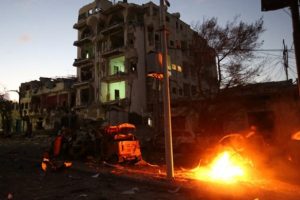 Otelde bomba patladı, milletvekilleri silahla vuruldu