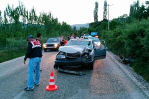 Ağlasun'da otomobille &ccedil;arpışan motosiklet s&uuml;r&uuml;c&uuml;s&uuml; &ouml;ld&uuml;