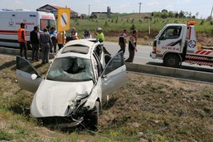 AK Partili başkan ve emniyet m&uuml;d&uuml;r&uuml; kazada yaralandı