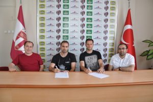 İneg&ouml;lspor'da imzalar atıldı