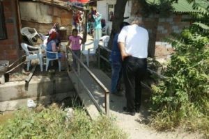 Evin &ouml;n&uuml;nden ge&ccedil;en su kanalı, minik Ecrin'in hayatına mal oldu