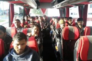 G&ouml;&ccedil;men ka&ccedil;ak&ccedil;ılarına operasyon! Askerler de g&ouml;zaltında!