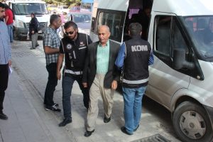 Aranan evraklar nehir kenarında bulundu