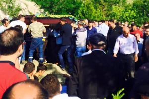 M&uuml;başire adliye &ouml;n&uuml;nde cenaze t&ouml;renine izin verilmemesi protesto edildi