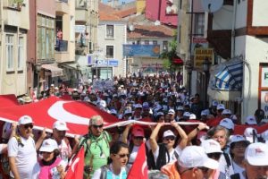 İstiklal Yolu Y&uuml;r&uuml;y&uuml;ş&uuml;, 400 kişi ile başladı