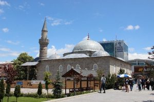 O cami Ramazan ayında ibadete a&ccedil;ılıyor