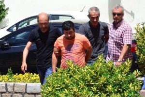 İzmir'de yakalanan telefon dolandırıcıları &Ccedil;anakkale Adliyesi'nde
