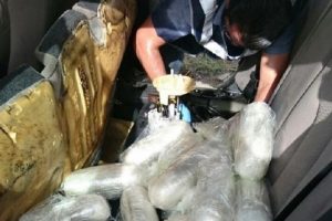 Yakıt deposuna zulalanmış 26 kilo kubar esrar ele ge&ccedil;irildi