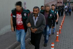 Uyuşturucu ş&uuml;phelileri sağlık kontrol&uuml;ne getirildi
