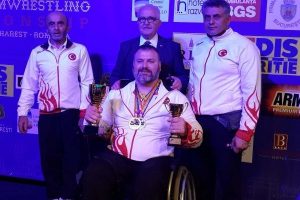 Bileği b&uuml;k&uuml;lmez engelli sporcunun g&ouml;z&uuml; d&uuml;nya şampiyonluğunda