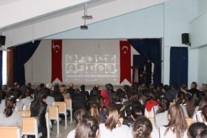 AFAD'dan Hakkari'de 9 bin 292 &ouml;ğrenciye afet eğitimi