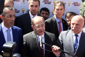 Recep Akdağ, "Efsane geri d&ouml;nd&uuml;" pankartıyla karşılandı