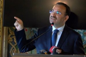 Almanya'nın T&uuml;rk k&ouml;kenli vekillerine &ccedil;ok sert tepki