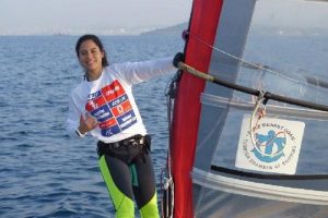 İzmirli Dilara'ya s&ouml;rfte olimpiyat hakkı