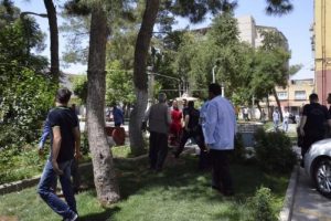 Sevgili sandıkları gen&ccedil;lerin aileleri kavga etti
