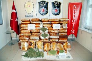 Gaziantep'te 300 kilo esrar ele ge&ccedil;ti