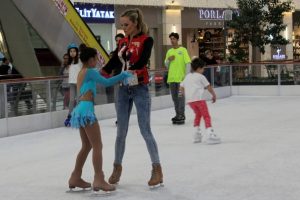 Şebnem Schaefer beyin fel&ccedil;li &ccedil;ocuklar i&ccedil;in piste &ccedil;ıktı