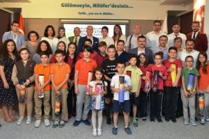 Bursa Nil&uuml;fer'de en &ccedil;ok bitkisel atık yağı topladılar &ouml;d&uuml;lleri aldılar