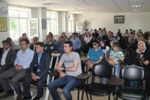 Bing&ouml;l'de g&ouml;rme engellilere akıllı telefon dağıtıldı
