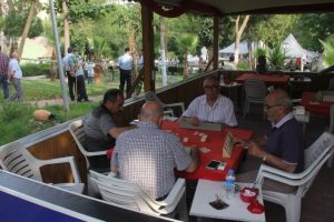 Parkta patlama meydana geldi, onlar okeye devam etti
