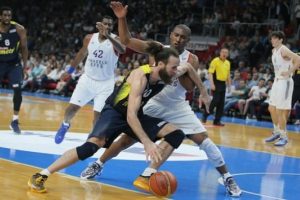 Seride ilk ma&ccedil;: Anadolu Efes: 85 - Fenerbah&ccedil;e: 87