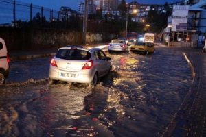 Zonguldak'ta etkili olan yağmur hayatı olumsuz etkiledi