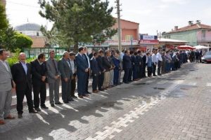 Valiye uzun uğurlama kuyruğu